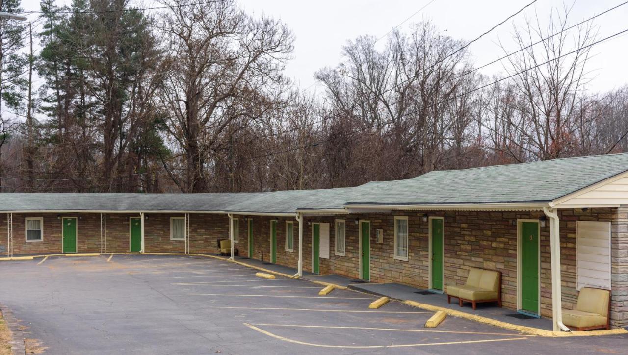 Whispering Pines Motel - Asheville Exteriér fotografie