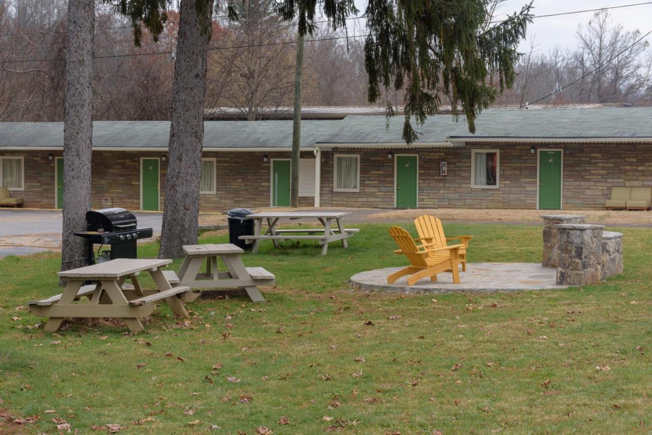 Whispering Pines Motel - Asheville Exteriér fotografie